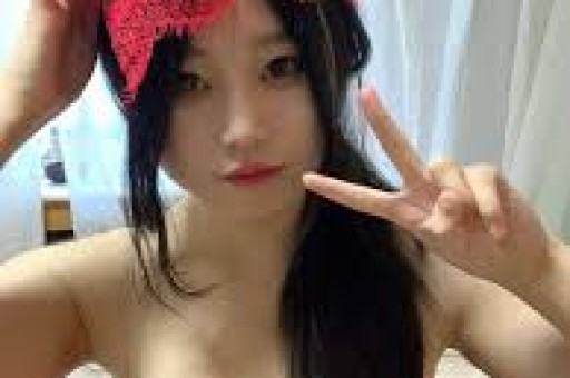 前TVB知名女星又曝大瓜当众被男星伸手进裤子因在海上不敢吭