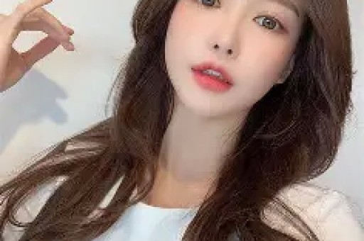 娱乐圈四大劲爆新闻：关晓彤海边热吻、黄晓明独处3小时、黄子韬海外生子赵丽颖错失大奖引热议